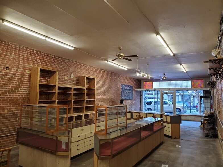More Photos Of 527-529 S Elm St, Greensboro Storefront For Lease