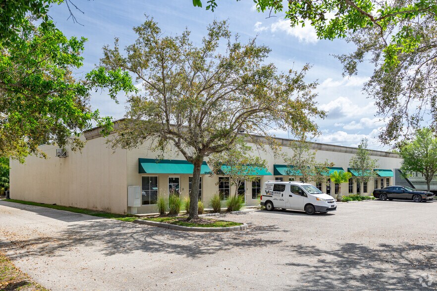 Primary Photo Of 1076 Business Ln, Naples Showroom For Sale