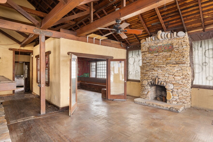 More Photos Of 1043 Greenwood Ave, Atlanta Restaurant For Lease