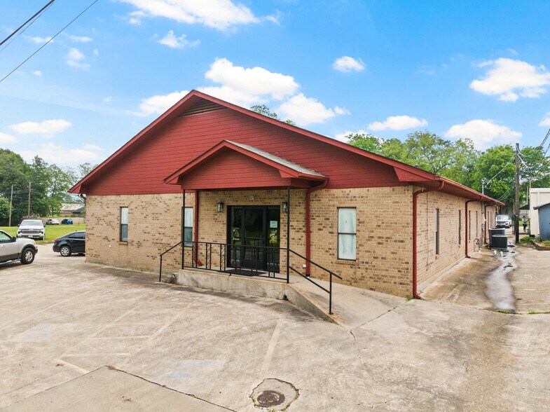 More Photos Of 107 E 11th St, Mount Pleasant Office For Sale
