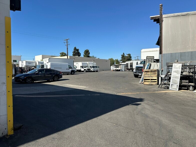 More Photos Of 2901-2905 Winona Ave, Burbank Manufacturing For Lease