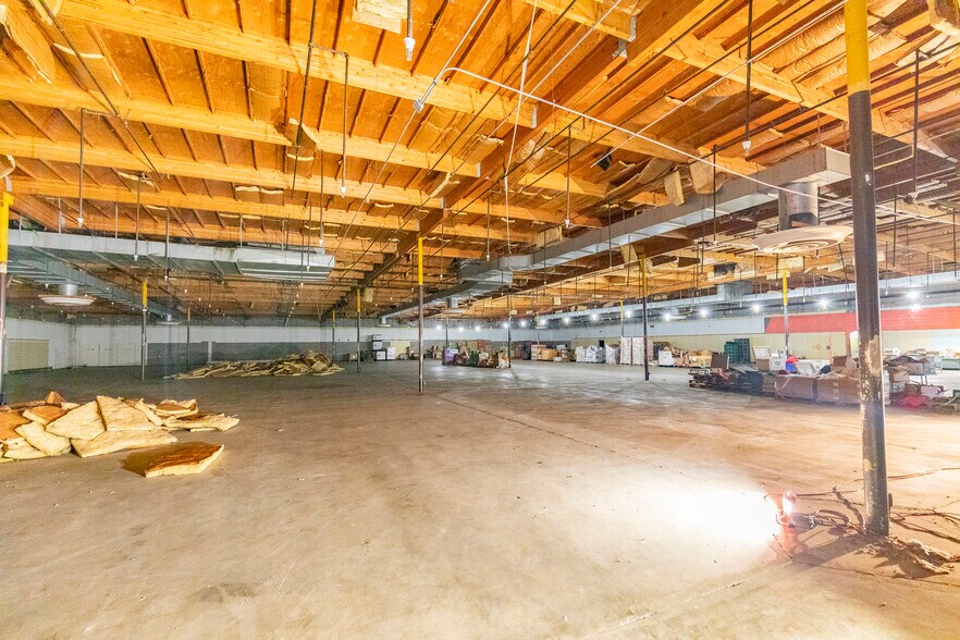 More Photos Of 850 Gray Ave, Yuba City Department Store For Sale