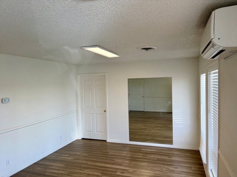 More Photos Of 5042-5060 Commercial St SE, Salem Office For Lease