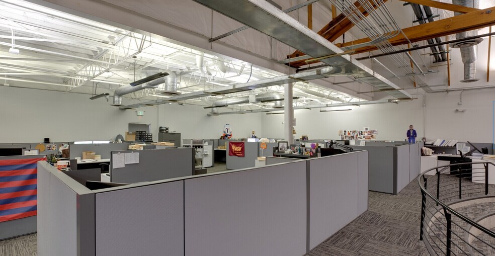 More Photos Of 4501 E McDowell Rd, Phoenix Showroom For Lease
