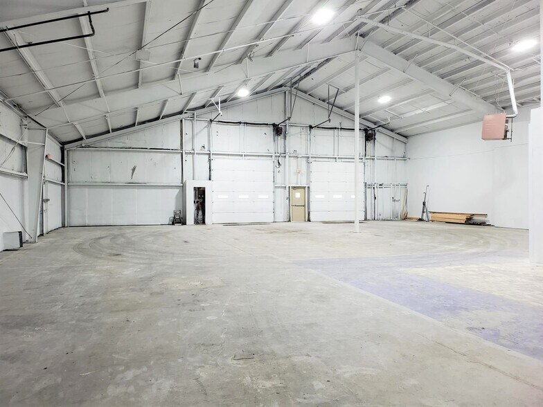 More Photos Of 630 W Lincoln Hwy, Merrillville Showroom For Lease