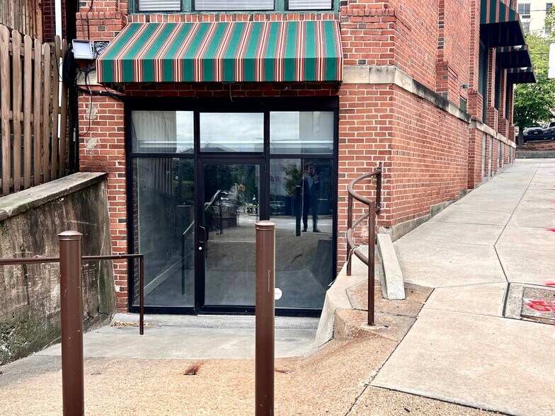 More Photos Of 372 N Craig St, Pittsburgh Loft Creative Space For Lease