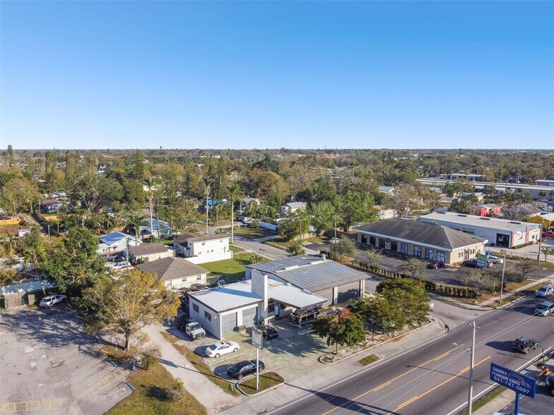 More Photos Of 2011 9th St, Bradenton Freestanding For Sale