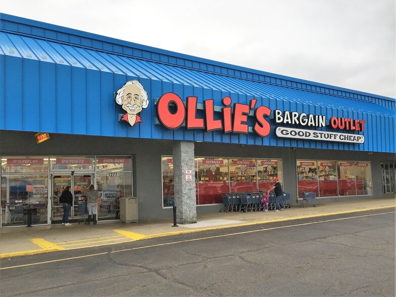 More Photos Of 1185-1259 N Memorial Dr, Lancaster General Retail For Lease