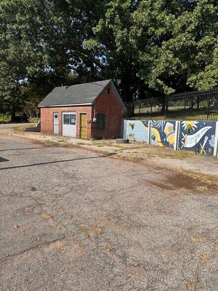 More Photos Of 798 Stone Ave, Greenville General Retail For Sale