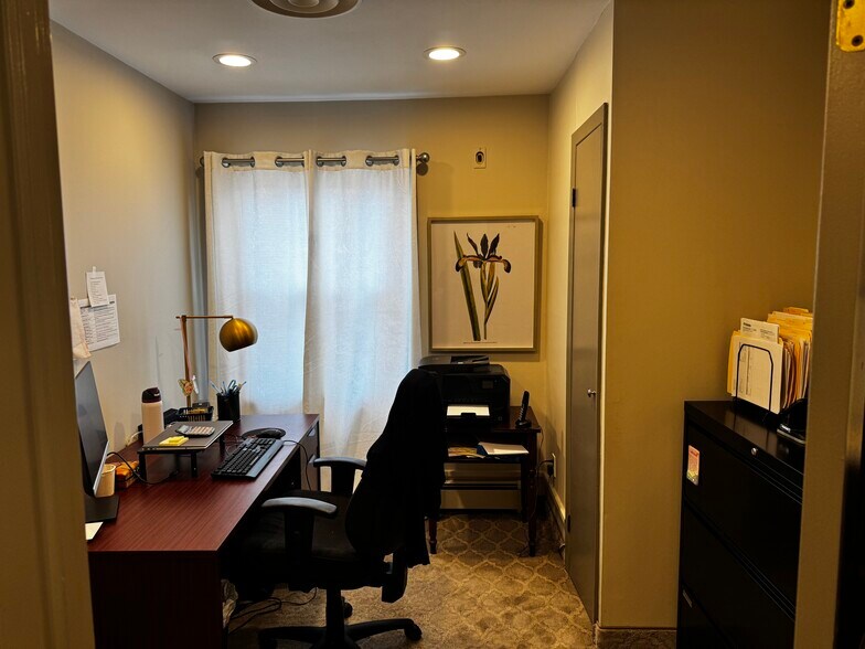 More Photos Of 20 Hicksville Rd, Massapequa Medical For Lease