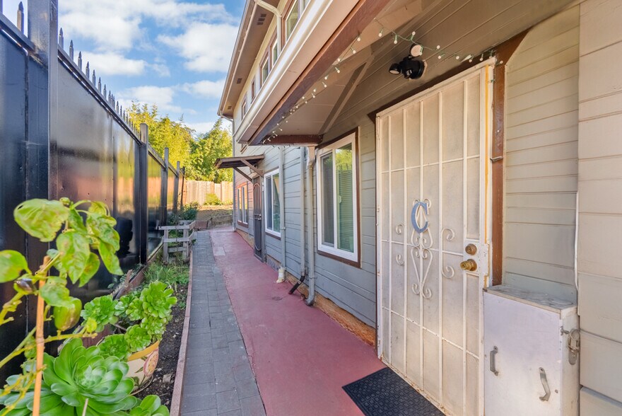 More Photos Of 8016 MacArthur Blvd, Oakland Apartments For Sale