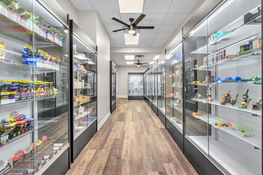 More Photos Of 105 1/2 S Court St, Crown Point General Retail For Sale