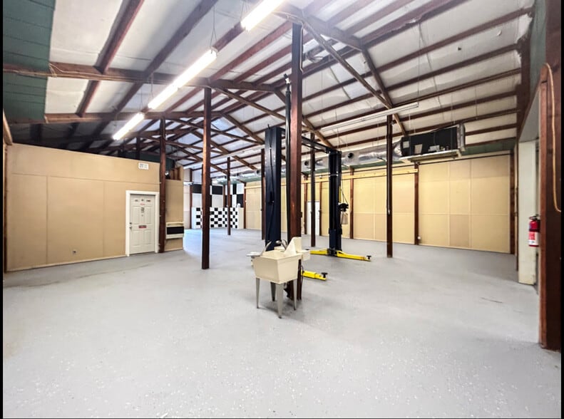 More Photos Of 1901 Hollingshed Rd, Irmo Warehouse For Sale