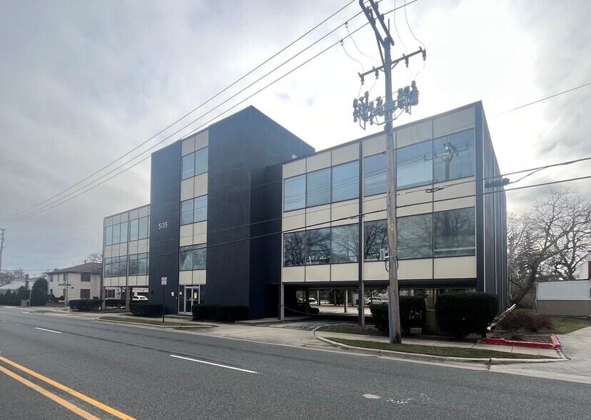 More Photos Of 5135 Golf Rd, Skokie Medical For Sale