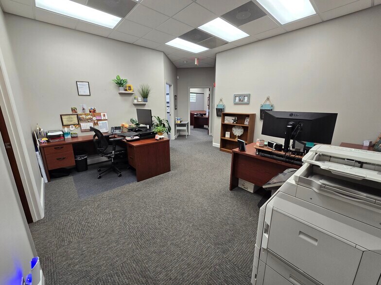 More Photos Of 465 Warren Ave, Longwood Office For Lease