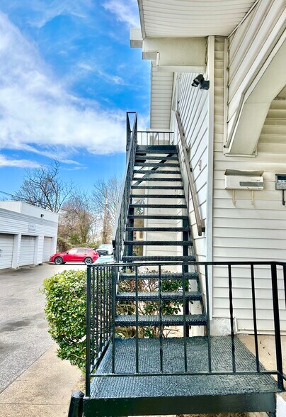 More Photos Of 5904 Harford Rd, Baltimore Office Residential For Sale