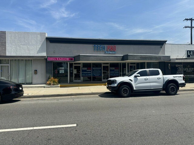 More Photos Of 555-559 W Whittier Blvd, La Habra Storefront For Lease