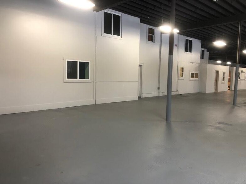 More Photos Of 34 Lafayette Rd, North Hampton Freestanding For Lease