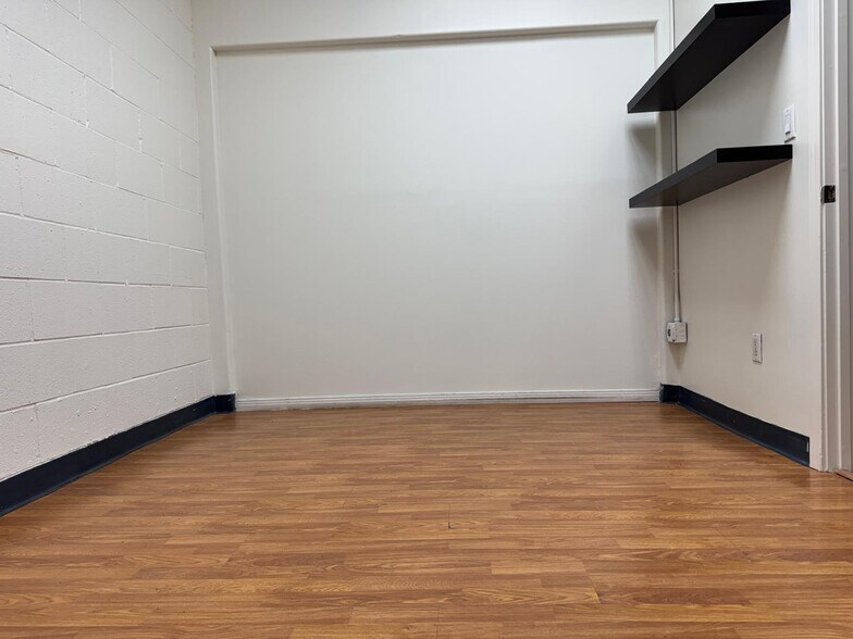 More Photos Of 3600 Ocean View Blvd, Glendale Storefront Retail Office For Lease