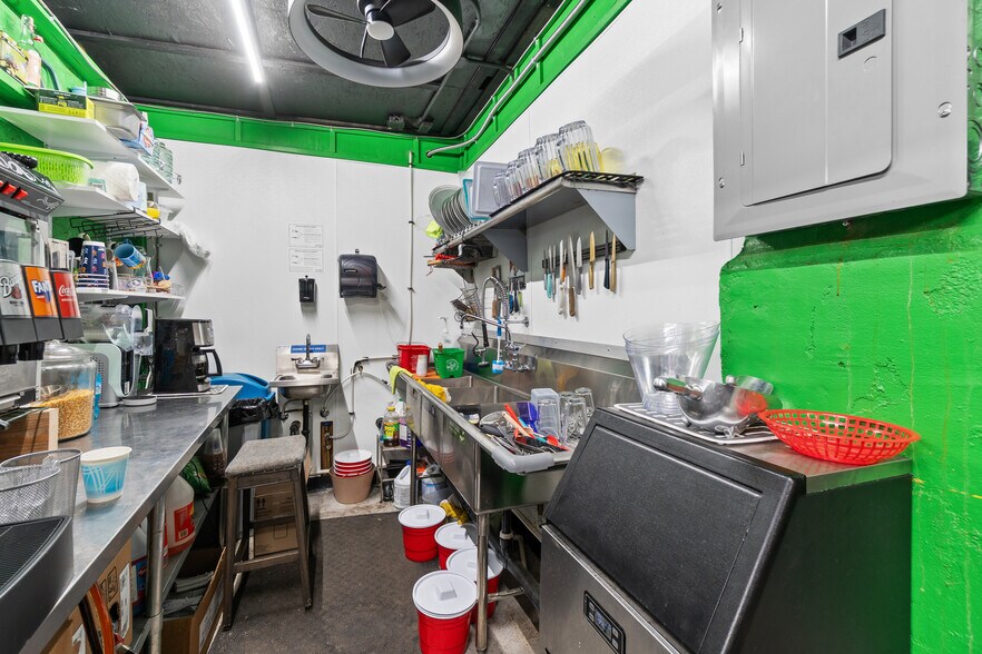 More Photos Of 208 N Molalla Ave, Molalla General Retail For Sale