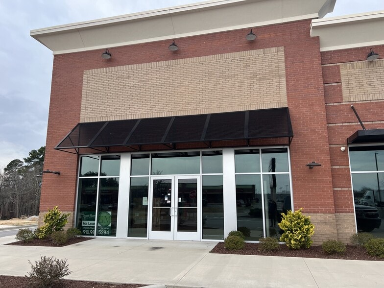 More Photos Of 9566 Cliffdale Rd, Fayetteville General Retail For Lease