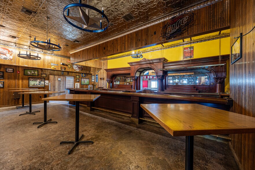 More Photos Of 5200 Interstate 30 E, Greenville Restaurant For Lease