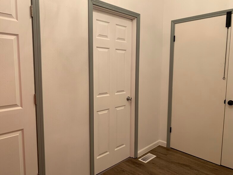 More Photos Of 35 Murray St, Saint Clair Specialty For Sale