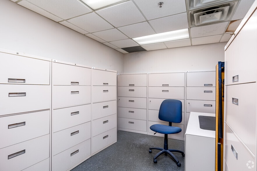 More Photos Of 4464 W Plano Pky, Plano Auto Repair For Lease