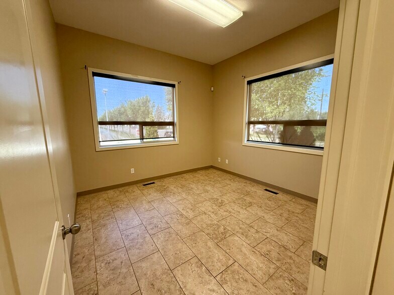 More Photos Of 9005 127 Av NW, Edmonton Flex For Lease