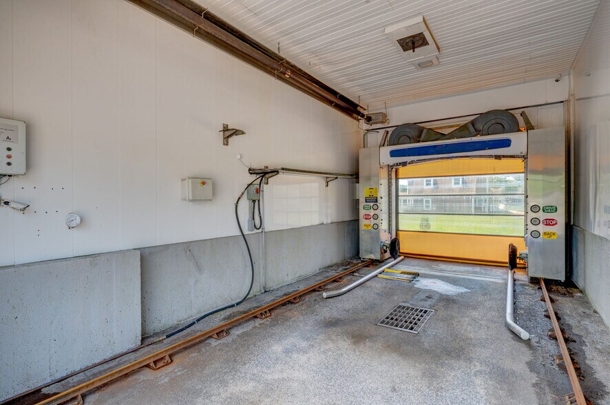 More Photos Of 2360 Corbin Ave, New Britain Carwash For Sale