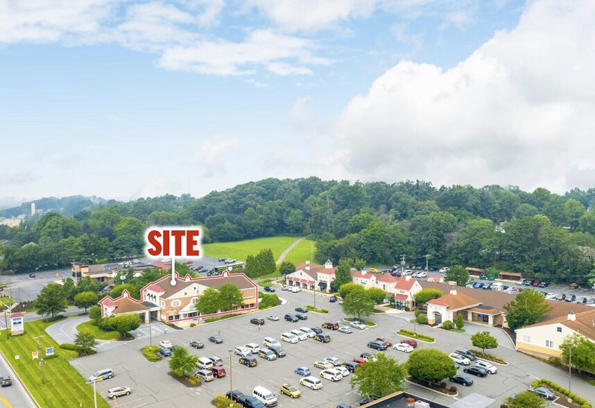 Primary Photo Of 351-361 W Main St, Leola General Retail For Lease