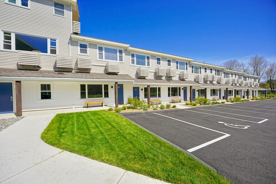 More Photos Of 150 Lafayette Rd, Rye Hotel For Sale