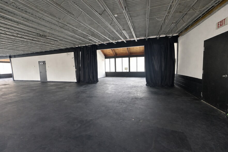 More Photos Of 1101 Jefferson Rd, South Charleston Industrial For Lease