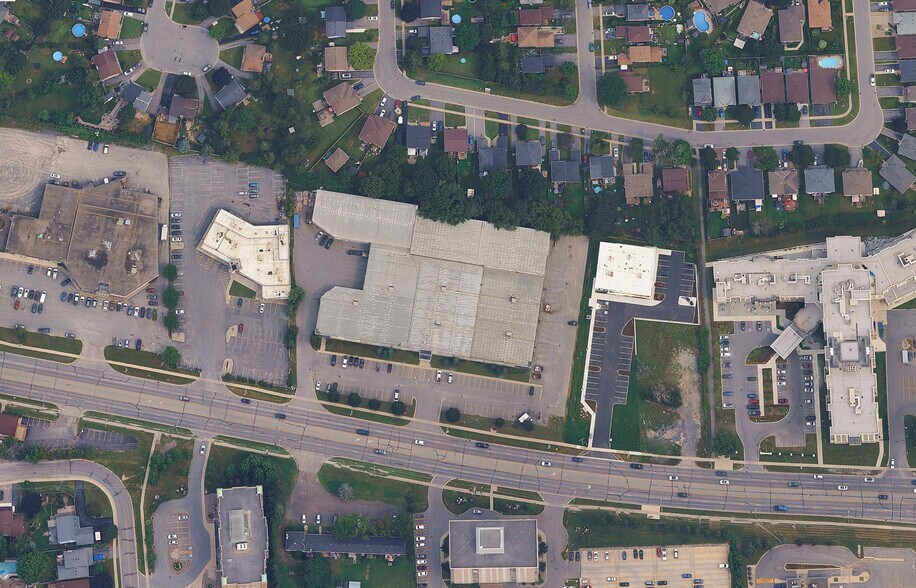 More Photos Of 2730 Princess St, Kingston Showroom For Sale