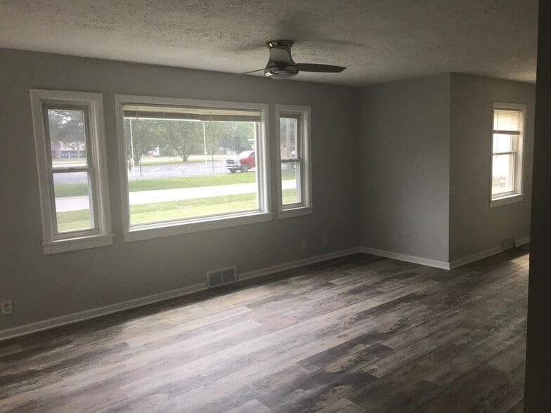 More Photos Of 7002 S East St, Indianapolis Office For Lease