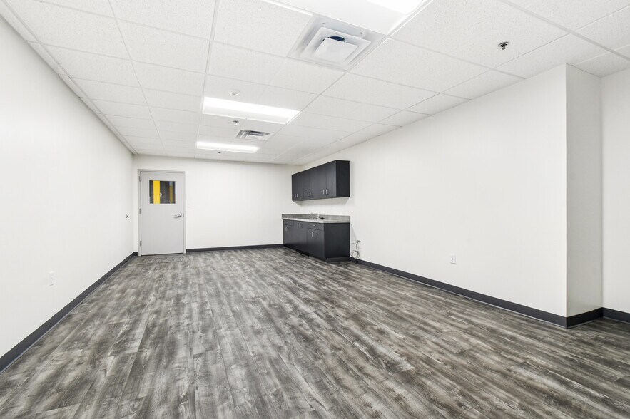 More Photos Of 810 Oregon Ave, Linthicum Unknown For Lease