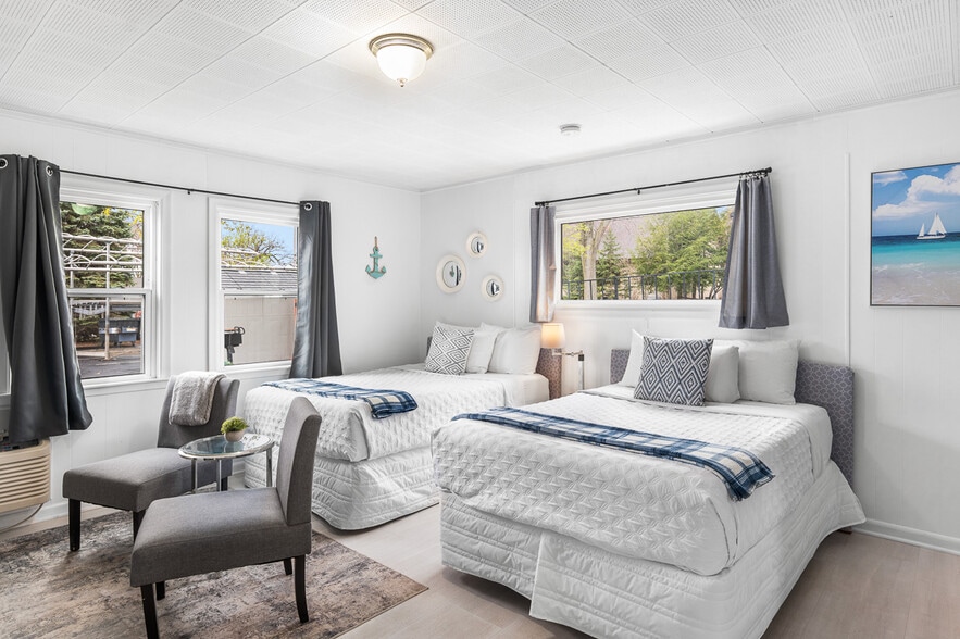More Photos Of 488 South St, Green Lake Hotel For Sale