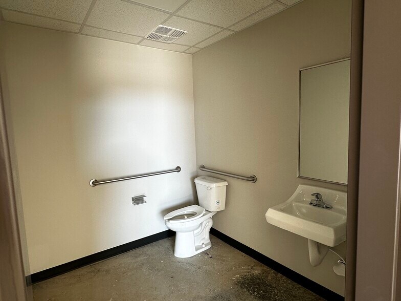 More Photos Of 3770 Francis Cir, Alpharetta Warehouse For Sale