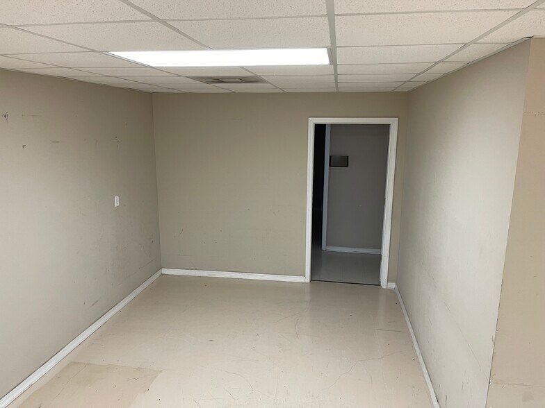 More Photos Of 110 1/2 Northgate Rd, Natchez Warehouse For Sale