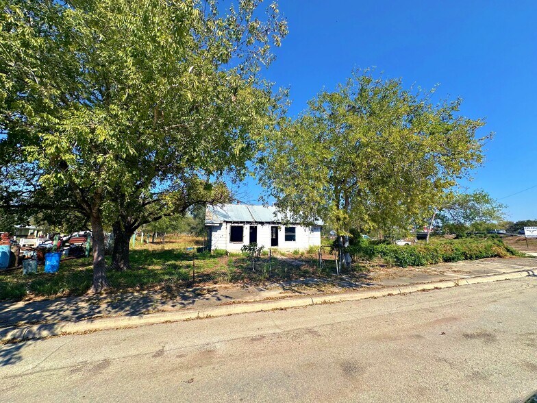 More Photos Of 215 E College St, Pleasanton Land For Sale