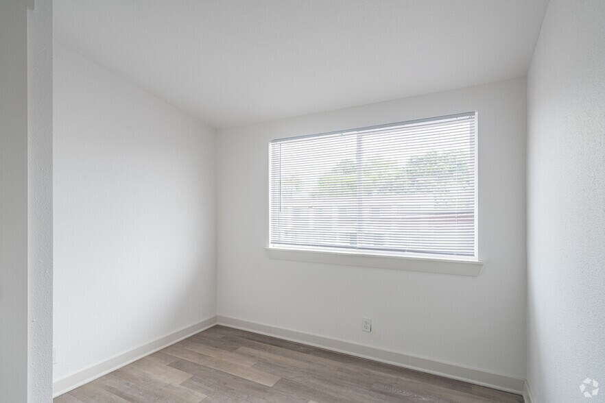 More Photos Of 2020 Cottonwood St, Beaumont Apartments For Sale