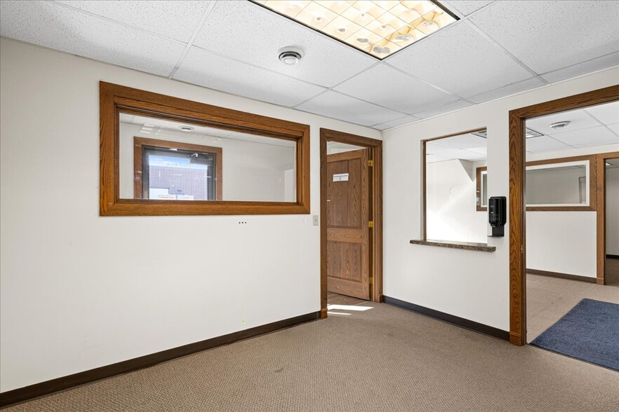 More Photos Of 1103 Avenue B, Cloquet Office For Lease