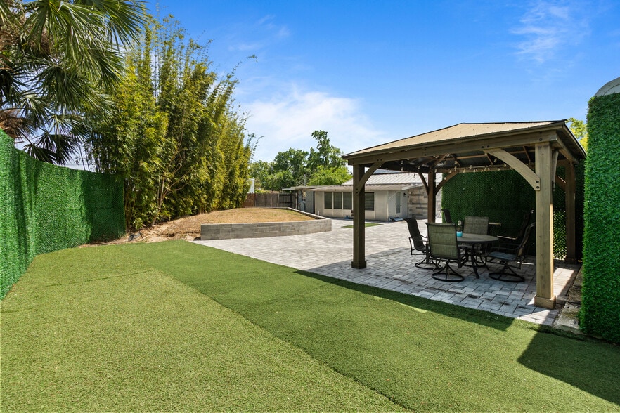 More Photos Of 5424 Edgewater Dr, Orlando Flex For Lease