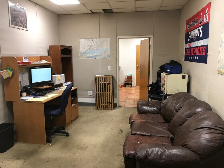 More Photos Of 1 Testa Pl, Norwalk Warehouse For Lease