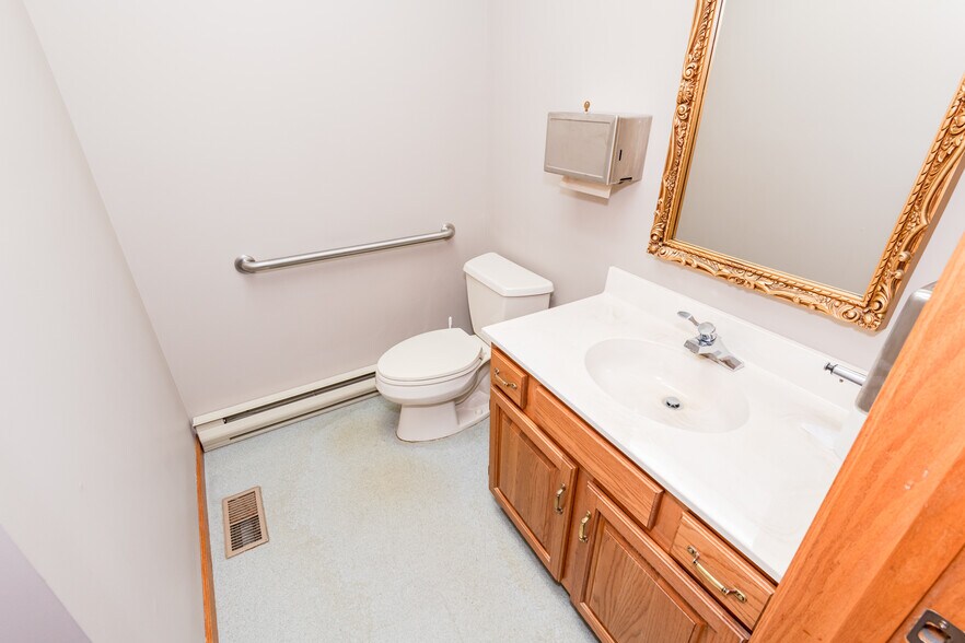 More Photos Of 1752 W High St, Piqua Medical For Sale