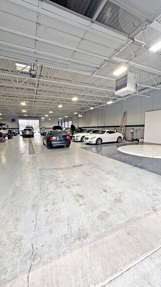 More Photos Of 601 W Roosevelt Rd, West Chicago Auto Dealership For Lease