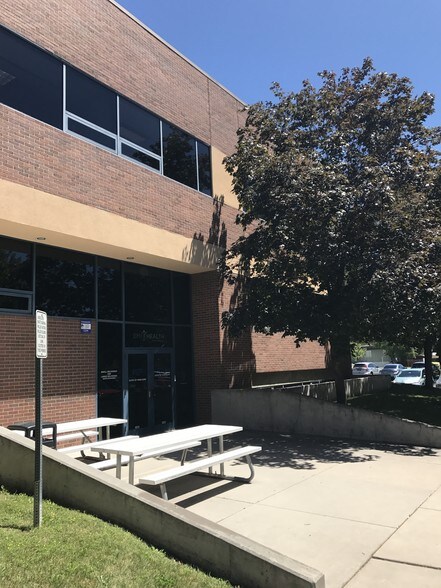 More Photos Of 852 Arrowhead Ln, Salt Lake City Office For Sale