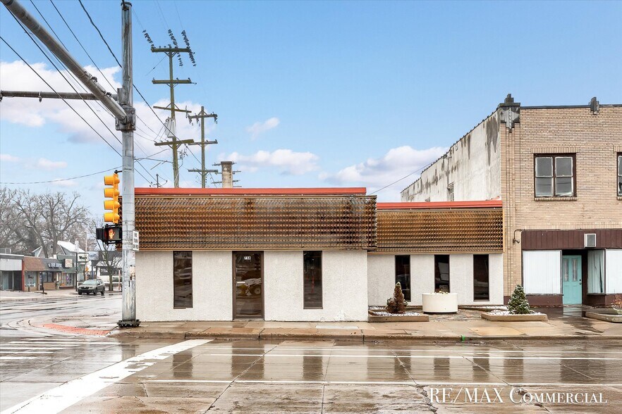 More Photos Of 758 Burton St SE, Grand Rapids Office For Sale