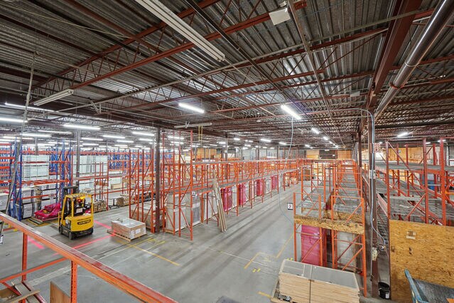 More Photos Of 3800 Boul Du Tricentenaire, Montréal Warehouse For Sale