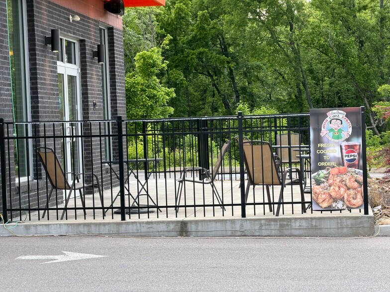 More Photos Of 2025 Bridgeway Dr, Maryville Fast Food For Sale